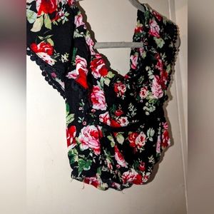 Size small floral crop top